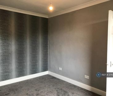 3 bedroom end of terrace house to rent - Photo 3