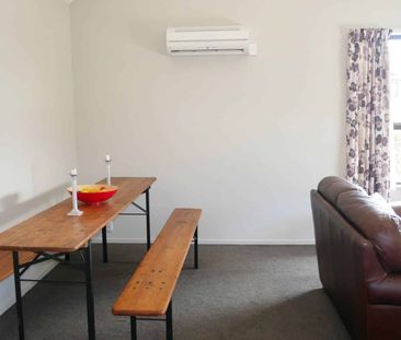ST ALBANS - 2 BEDROOM STAND-A-LONE TOWNHOUSE, IMMACULATE THROUGHOUT - Photo 2