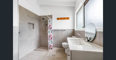 Home with Water Views in a Prime Bay Island Location - Photo 2