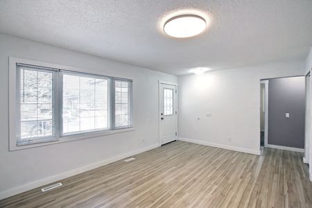 Beautiful 5-Bedroom Bungalow for Rent – 6607 Malvern Road NE Available Jan 1, 2026 - Photo 5