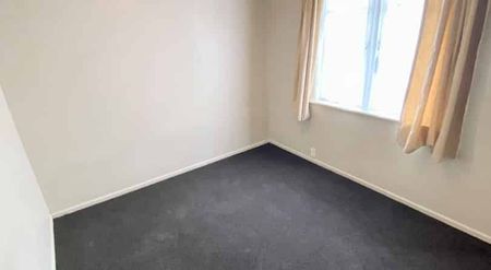 Modern, three bedroom house on Inverness - Photo 4