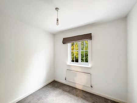 A mid terraced, three bedroom house, with garage and off road parking approximately four miles from Cambridge City Centre, Addenbrookes and the Train Station. - Photo 3