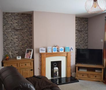 3 bedroom semi-detached house to rent - Photo 2