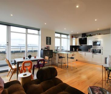 2 bedroom penthouse to rent - Photo 2