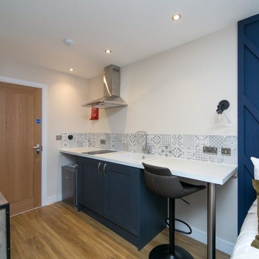 Room in a Shared House, Rosebery Grove, CH42 - Photo 1