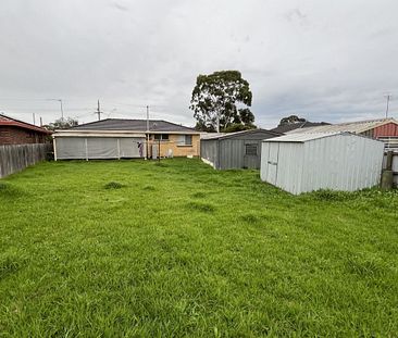 3 Bedroom Brick Veneer Home In West End - Photo 3