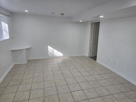 For Lease - 65 Park Crescent Unit# BSMT A, Richmond Hill, Ontario - Photo 3