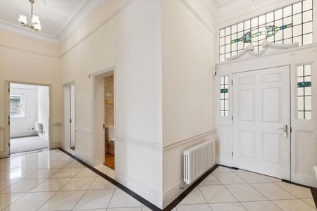 2 bedroom flat in London - Photo 5