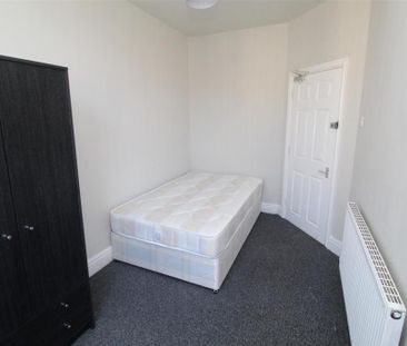 3 bedroom flat to rent - Photo 3