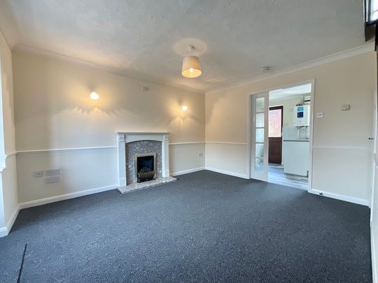 2 bedroom Semi-Detached House to let - Photo 1