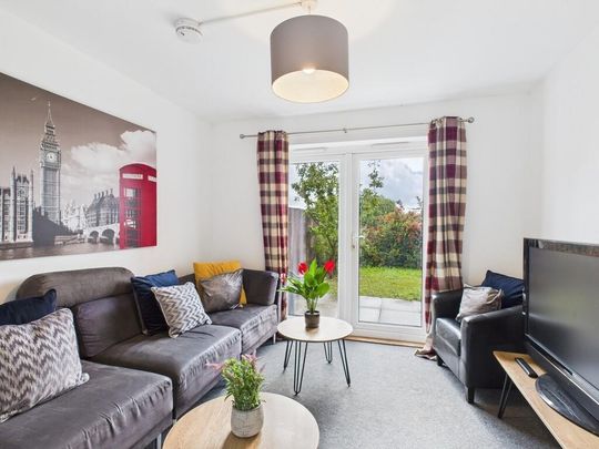 1 bedroom in a house share to rent - Photo 1