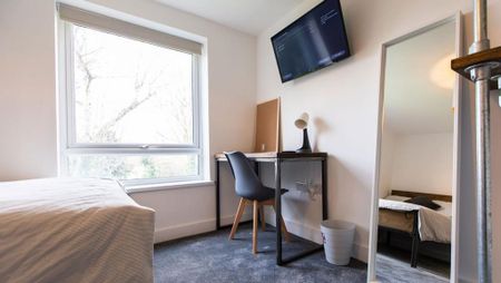 3 bedroom flat to rent - Photo 5