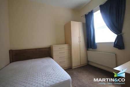 3 bedroom flat to rent - Photo 4