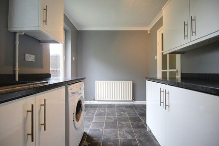 2 bedroom semi-detached house to rent - Photo 4