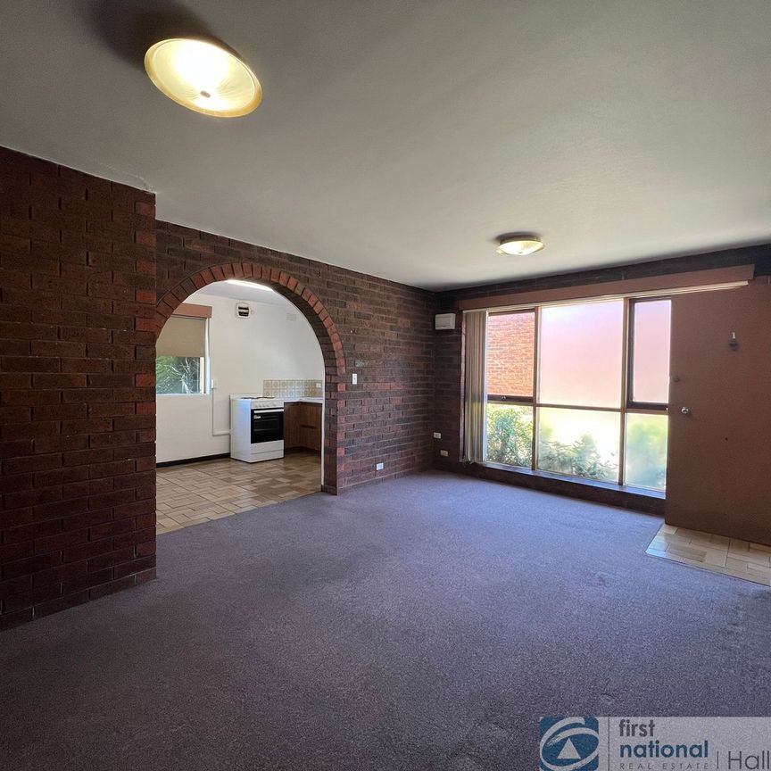 IN GREAT LOCATION - Photo 1