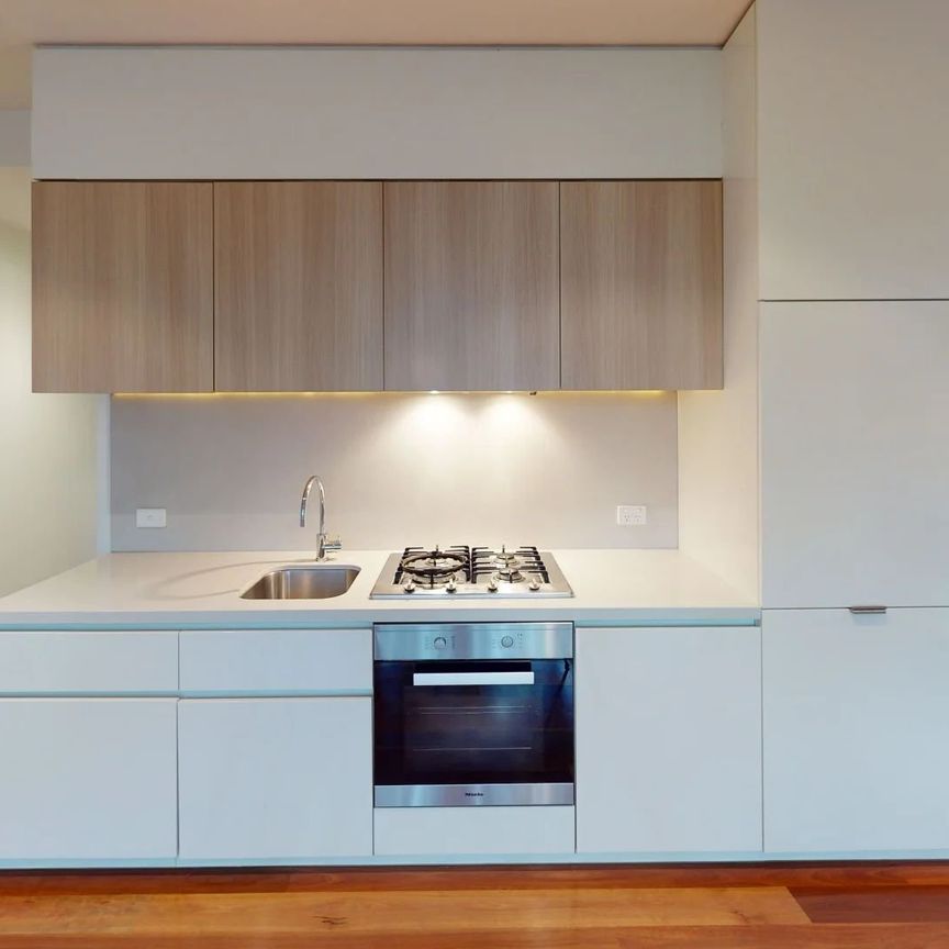 Stylish Boutique Apartment with Leafy Reserve Access - Photo 1