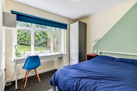 6 Bed Semi-Detached House, Auckland Drive, BN2 - Photo 5