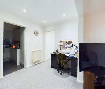 2 bedroom maisonette to rent - Photo 3