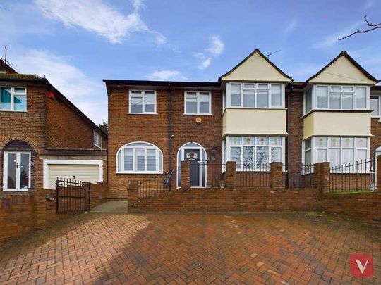 Wardown Crescent, Luton, LU2 - Photo 1