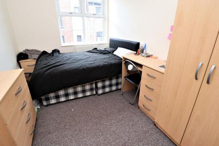 3 bedroom apartment to rent - Photo 4