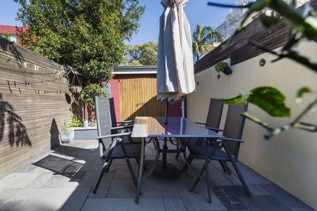 Three Bedroom Renovated Terrace with Detached Studio - Photo 5