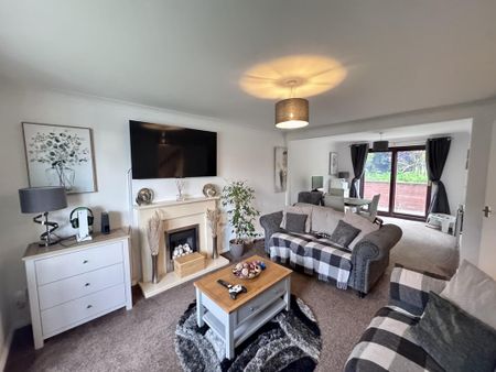 3 bedroom detached house to rent - Photo 2