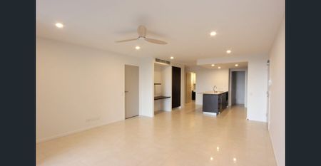 Spacious 3-Bedroom Apartment - Photo 2