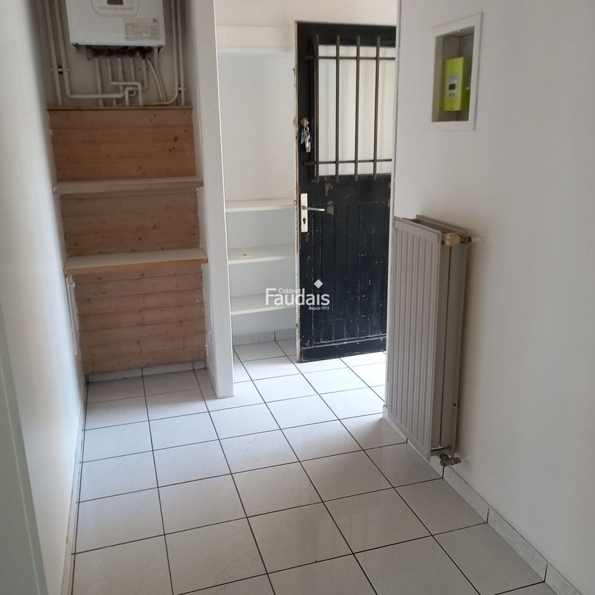 Location Appartement 1 pièce 33m² ISIGNY SUR MER 14230 - Photo 1