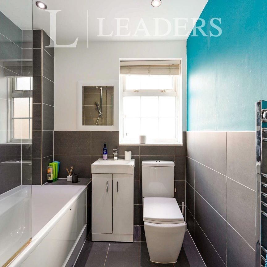 3 bedroom house to rent King Street, Southsea, PO5 - Photo 1