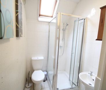 1 bedroom in a flat share to rent - Photo 5