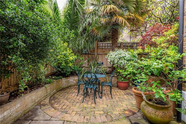 4 bedroom terraced house to rent - Photo 1