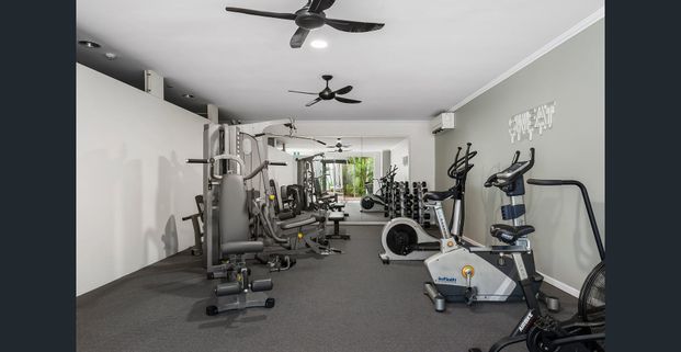 Studio Apartment in the Heart of Surfers Paradise! - Photo 1