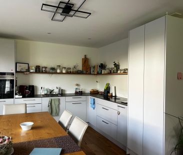 Moderne 3.5-Zimmer-Gartenwohnung mit gedecktem Sitzplatz - Foto 4