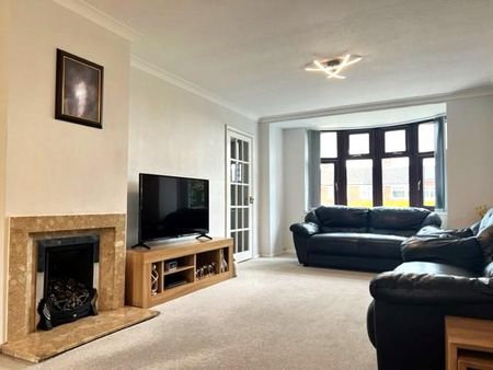 5 bedroom detached house to rent - Photo 2