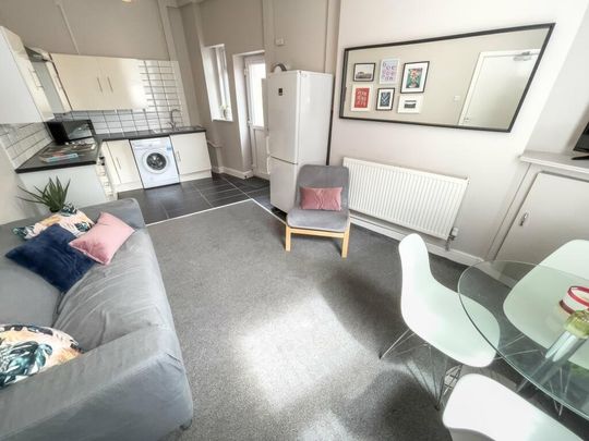 3 bedroom terraced house to rent - Photo 1