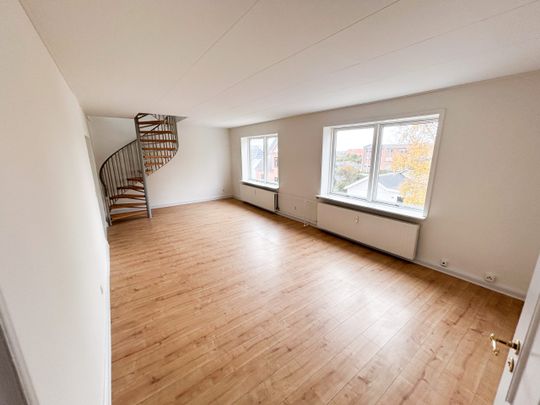 Skøn og hyggelig 3-værelses lejlighed med hems - Photo 1