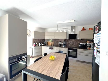 Location Appartement 4 pièces 91m² CARNOUX EN PROVENCE 13470 - Photo 2
