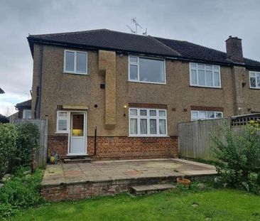 Aberdale Gardens, Potters, EN6 - Photo 2