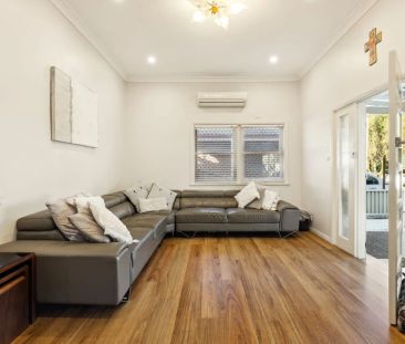 Stylishly updated north-to-rear facing home set on a tree-lined street - Photo 2