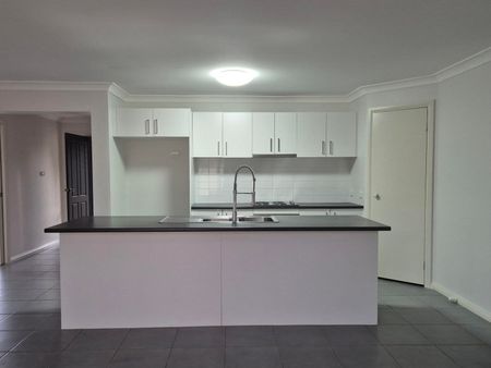 Spacious, Stylish & Move-In Ready – 4-Bedroom Family Home! - Photo 4