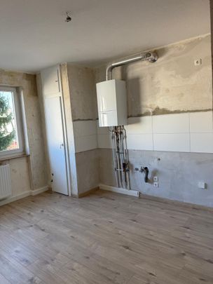 2-Zimmer-Wohnung in Wuppertal mit renoviertem Badezimmer und Laminatboden! - Photo 1