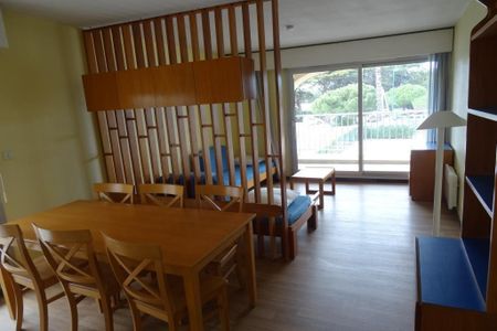 Location Appartement 2 pièces 37m² HYERES PLAGE 83400 - Photo 2