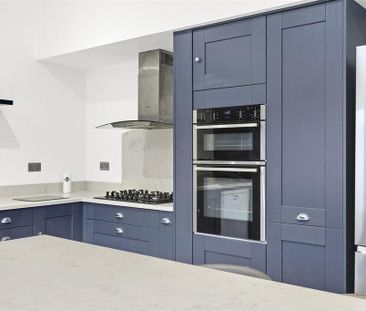 3 bedroom semi-detached house to rent - Photo 2