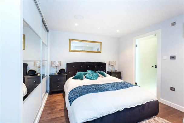 2 bedroom flat in St John's Wood - Photo 1