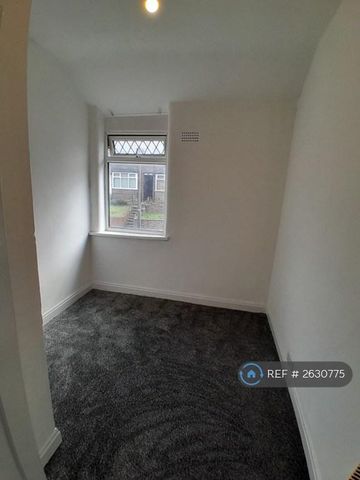3 bedroom terraced house to rent - Photo 4