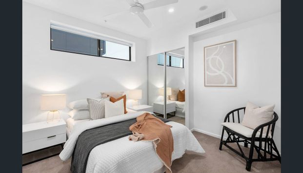 2 bed 2 bath + 1 car park, NE sea breezes, roof top pool and close to everything - Photo 1