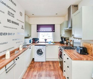 2 bedroom end of terrace house to rent - Photo 3