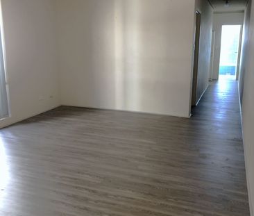 CENTRAL LOCATION - Photo 5