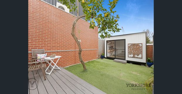 Striking Single Front - Photo 1