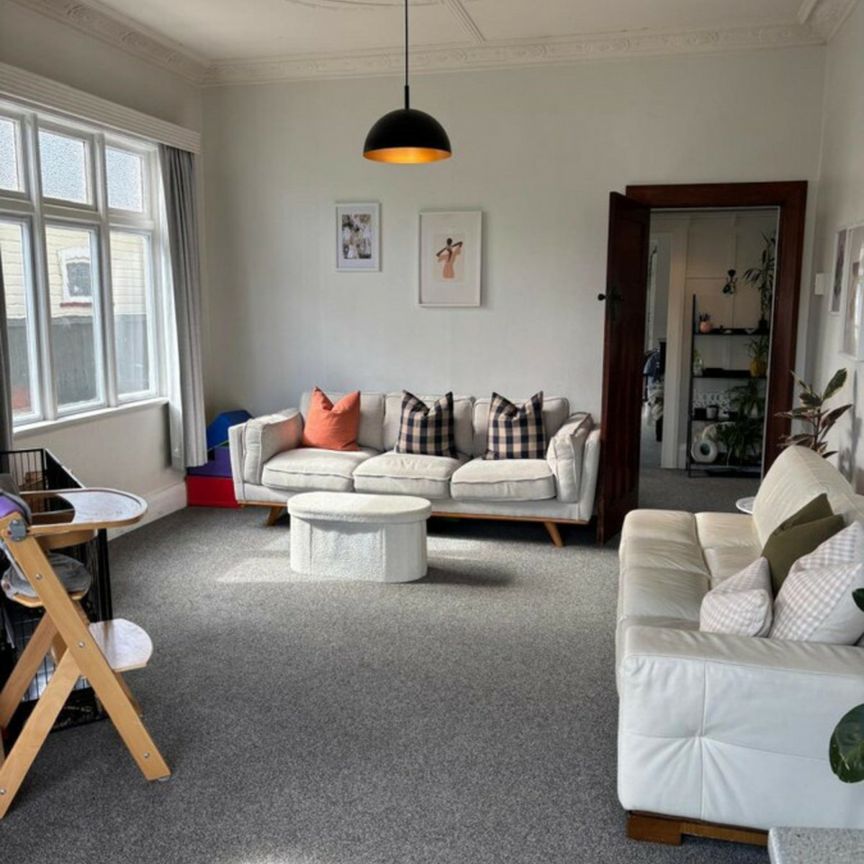 Charming, modern and comfortable in Tainui! - Photo 1